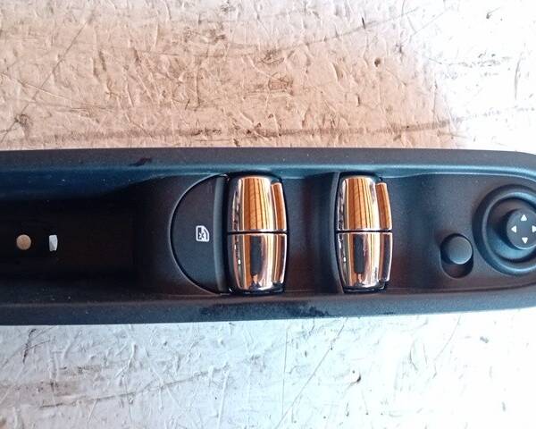 PULSANTIERA ANTERIORE SINISTRA PER MINI Countryman S 928962201 (10>)