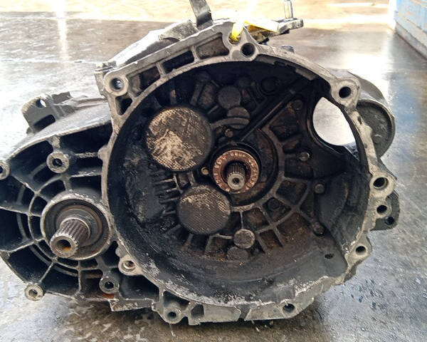 CAMBIO MANUALE COMPLETO PER VOLKSWAGEN Passat Berlina 3° Serie diesel 1984 (00>