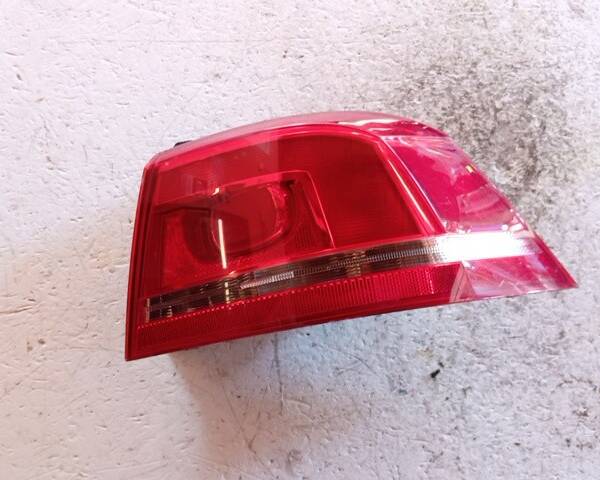 STOP FANALE POSTERIORE DESTRO PER VOLKSWAGEN Passat Berlina 5° Serie 3AE945096