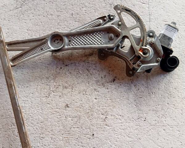 ALZACRISTALLO ELETTRICO ANT. SX PER TOYOTA Yaris Serie 8521052030 (99>03)